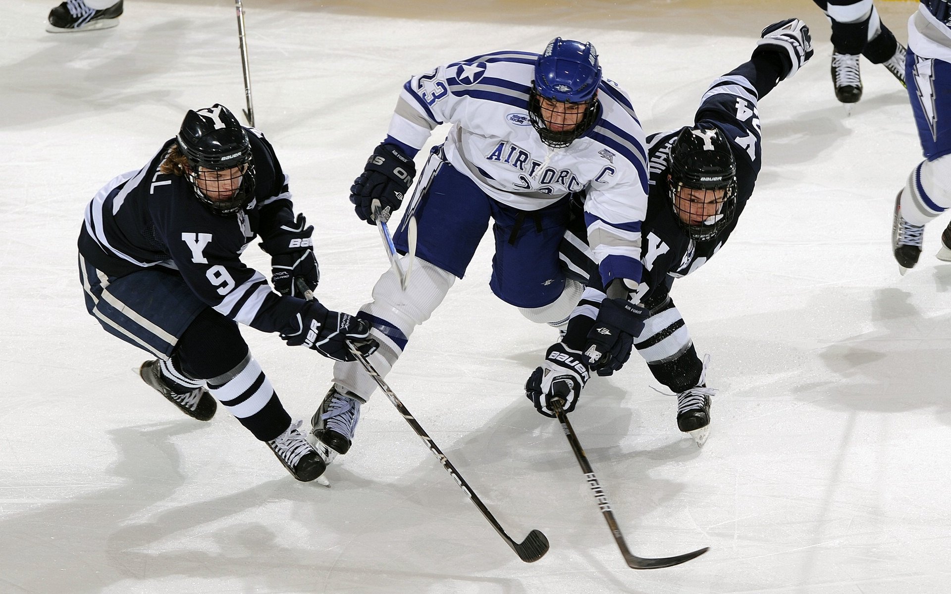 “马丁·高尔西以强大体能和智慧震撼橄榄球场”