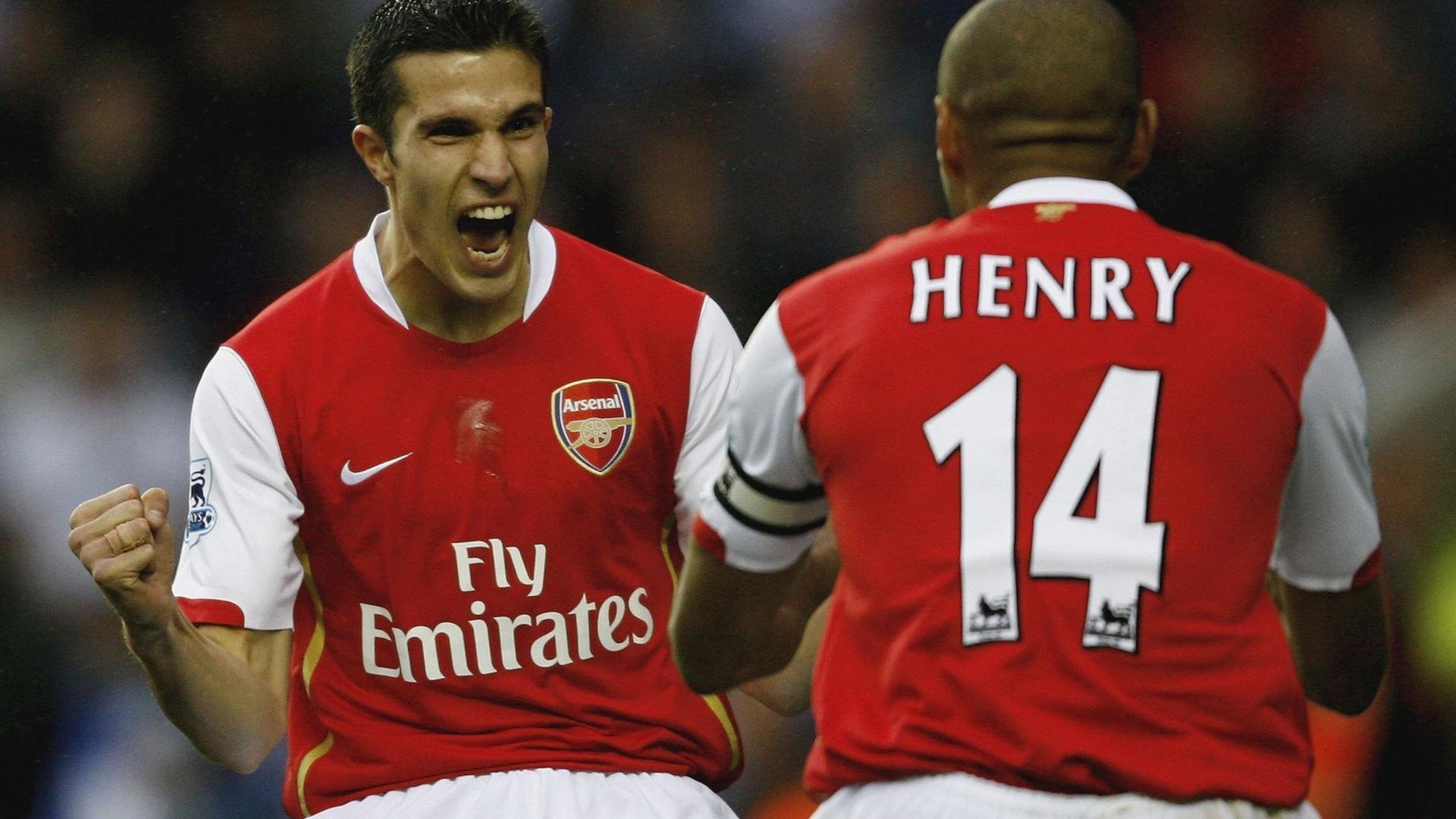 “马丁·高尔西以强大体能和智慧震撼橄榄球场”