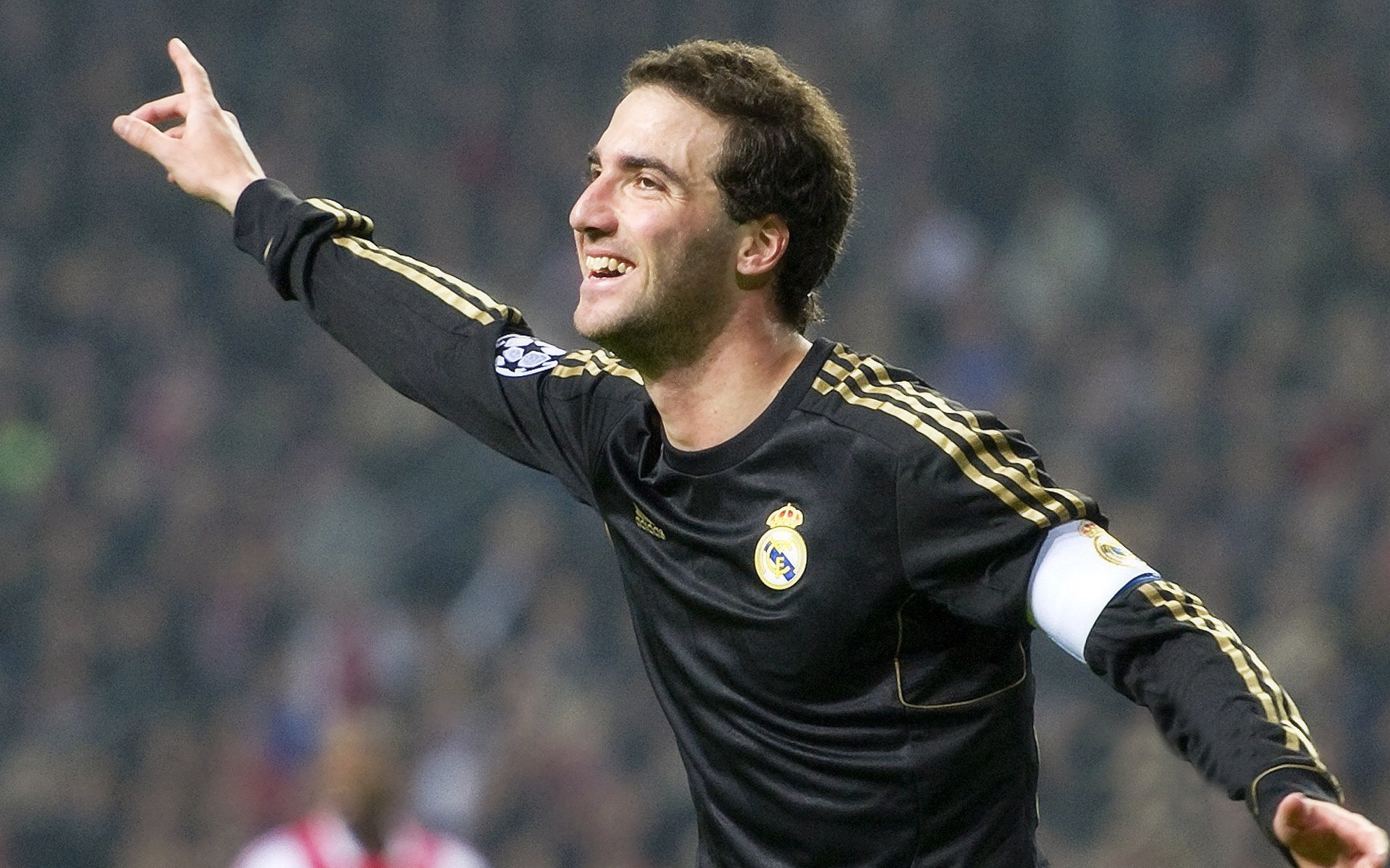 恩多比·恩乔的精准罚球使南非队连续领先，多恩比纳