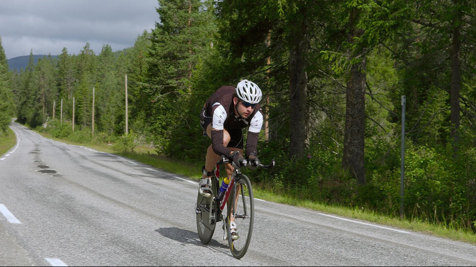 波尔曼的突破与传球精准度让袋鼠队在进攻端形成强大压力，波尔曼斯